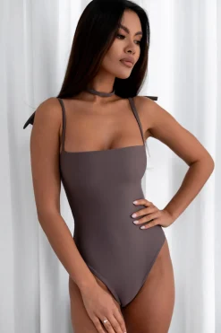 Ballerina Volcano -jednoczęściowy strój kąpielowy modelujący wiązany fioletowy