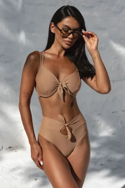 Beso Nude