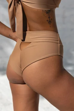 Isla Nude
