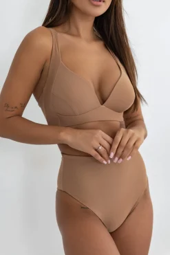 Mira Nude